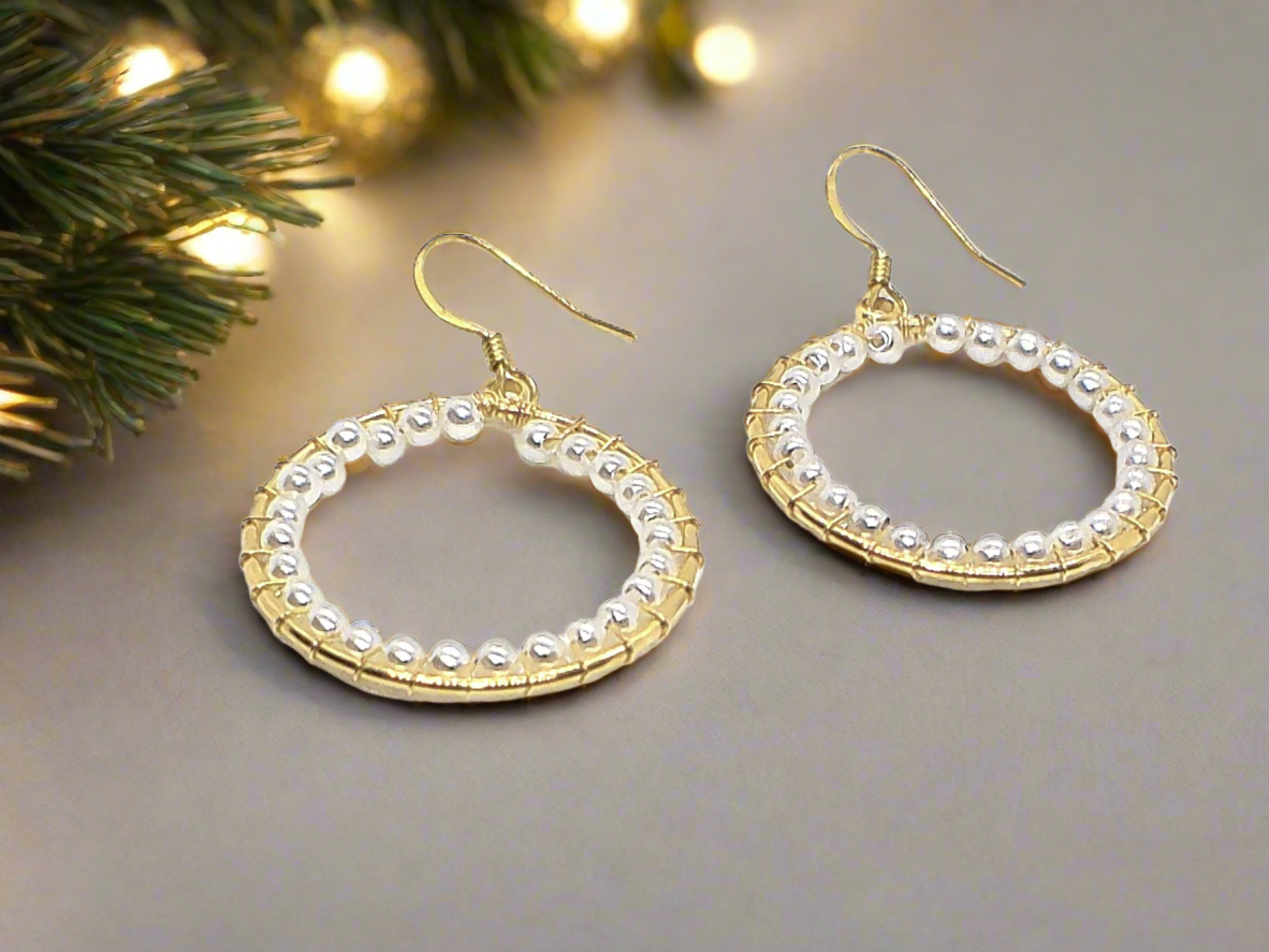 https://www.artistryjewelry.net/products/lovely-pearl-hoops-earrings