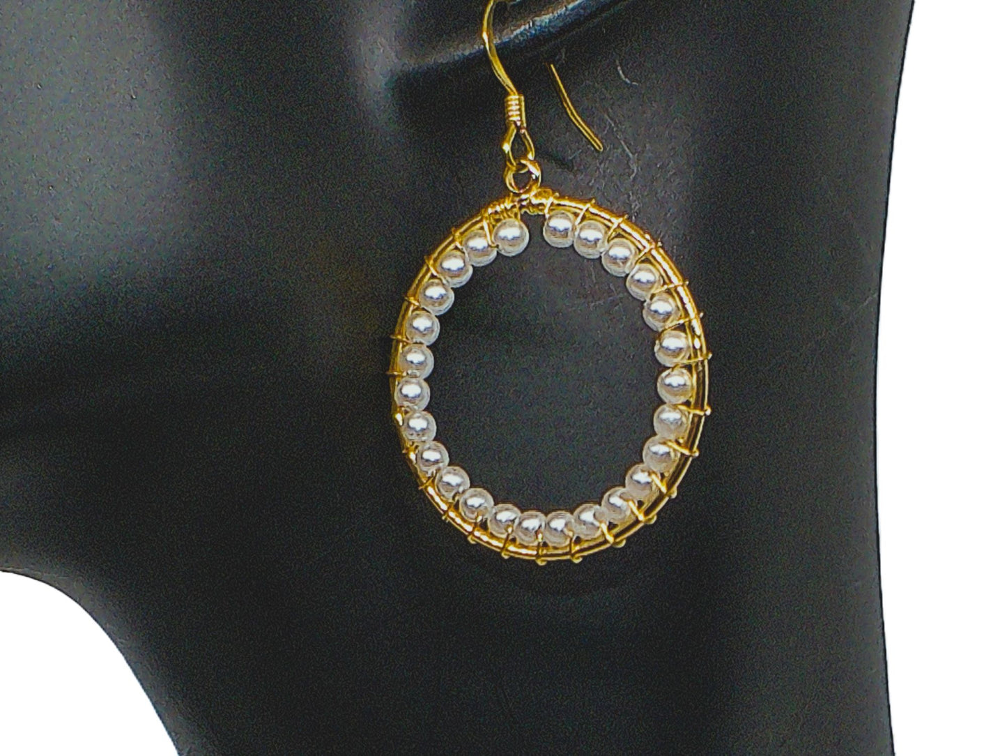 https://www.artistryjewelry.net/products/lovely-pearl-hoops-earrings