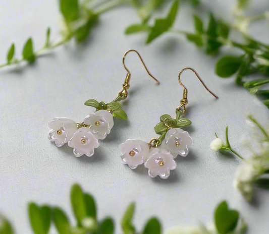 https://www.artistryjewelry.net/products/precious-white-flower-dangle-earrings