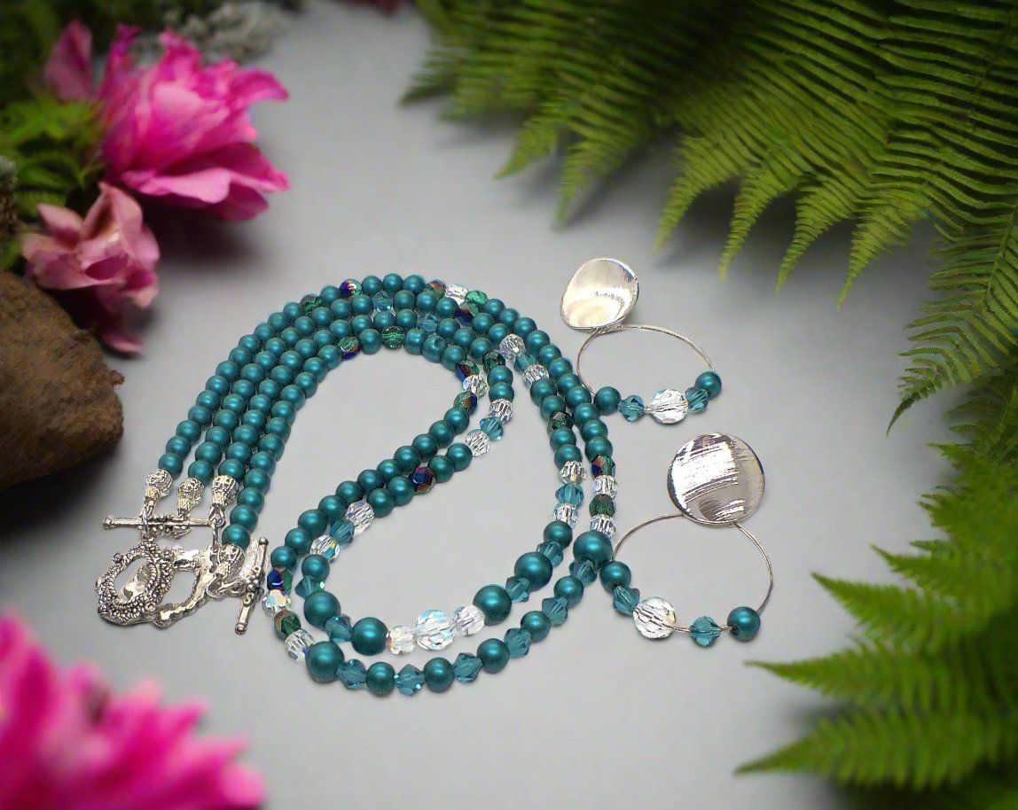 https://www.artistryjewelry.net/products/teal-perfection-necklace-set