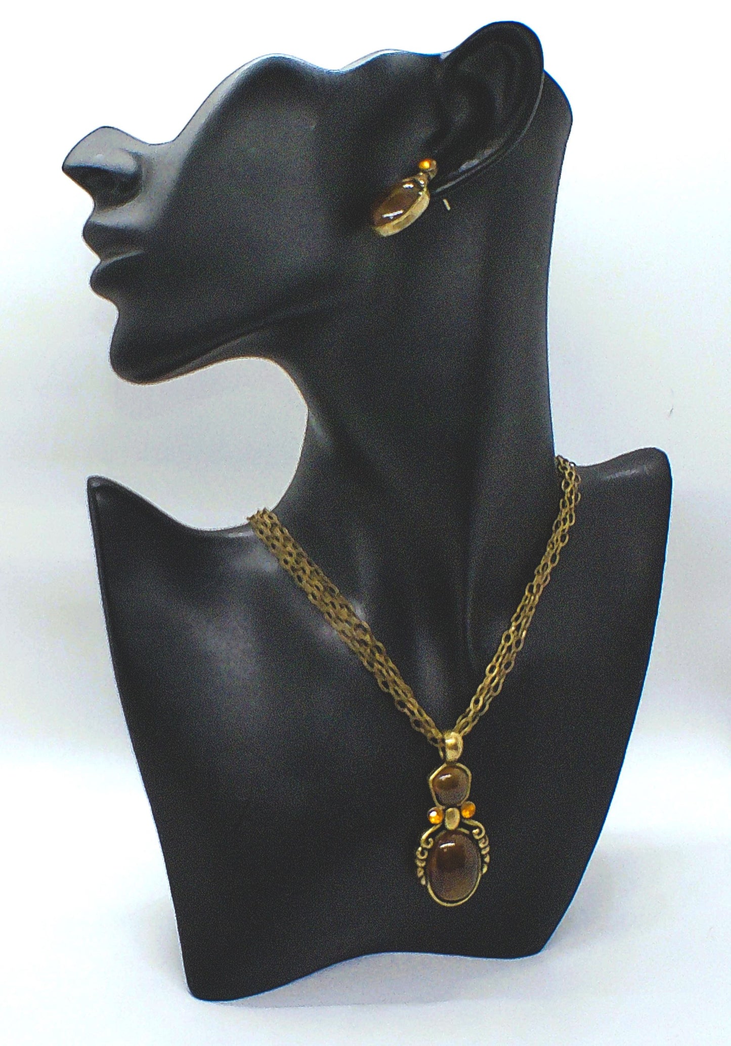 https://www.artistryjewelry.net/products/marvelous-antique-brown-necklace-set