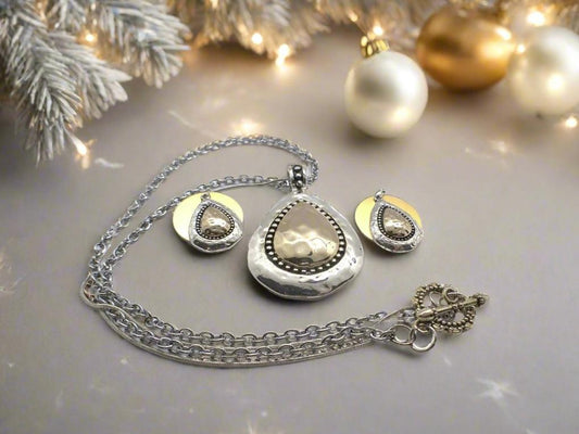 Lovely Silver Beauty Necklace Set