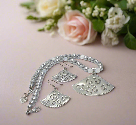 Go To: https://www.artistryjewelry.net/products/silver-beauty-necklace-set