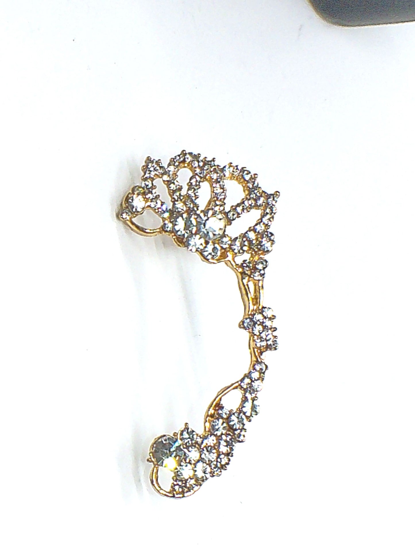 Shimmering Beautiful Ear Cuff