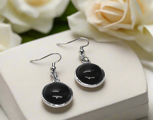 https://www.artistryjewelry.net/products/black-natural-stone-drop-earring