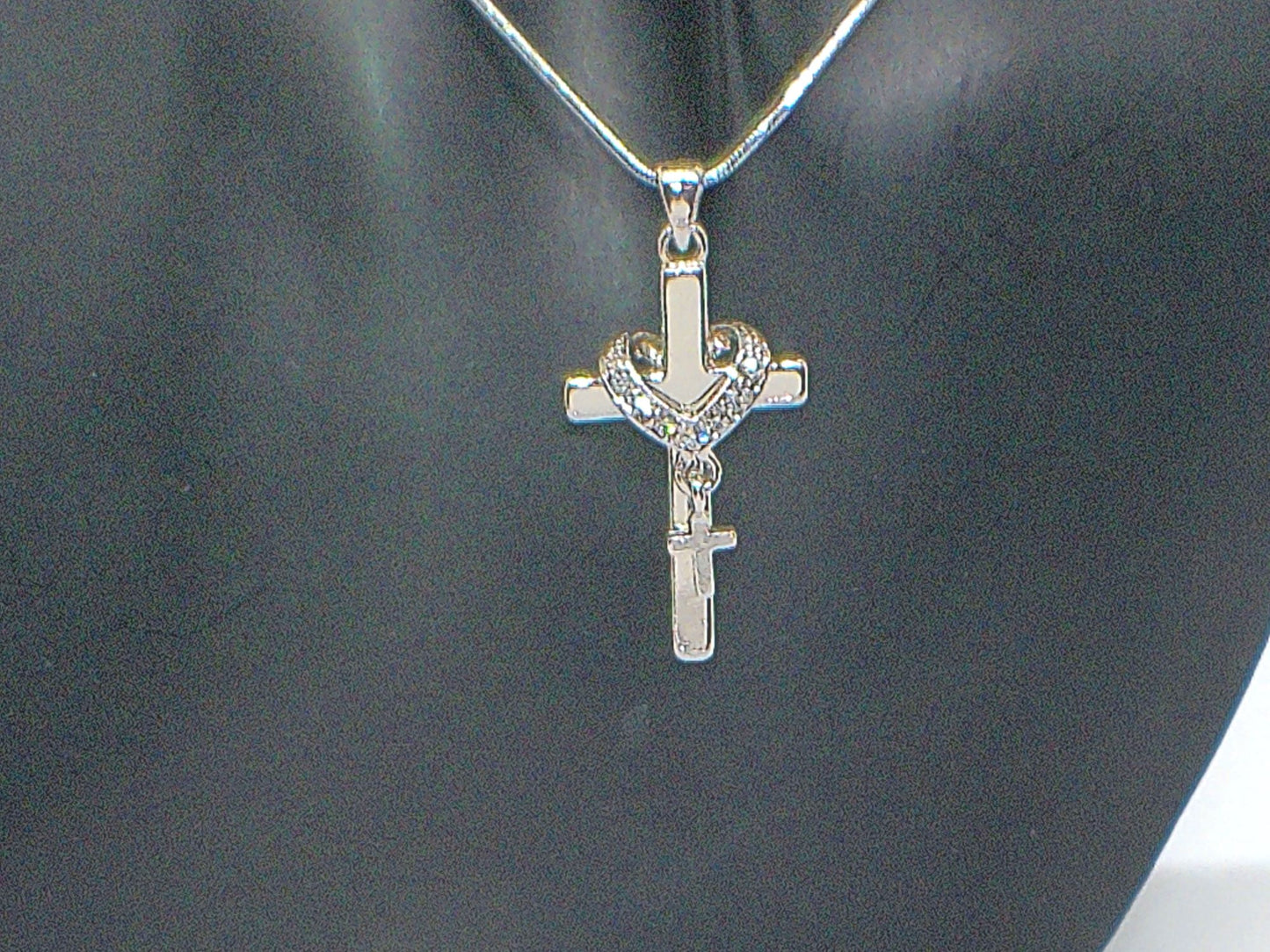 https://www.artistryjewelry.net/products/stunning-heart-and-cross-pendant-necklace