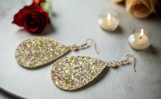 https://www.artistryjewelry.net/products/glittering-teardrop-leather-earrings