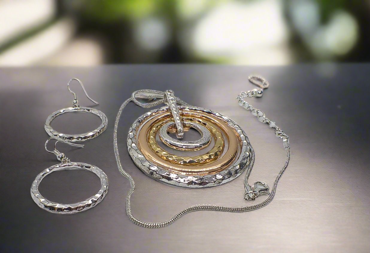 Fantastic Hammered Circles Necklace Set