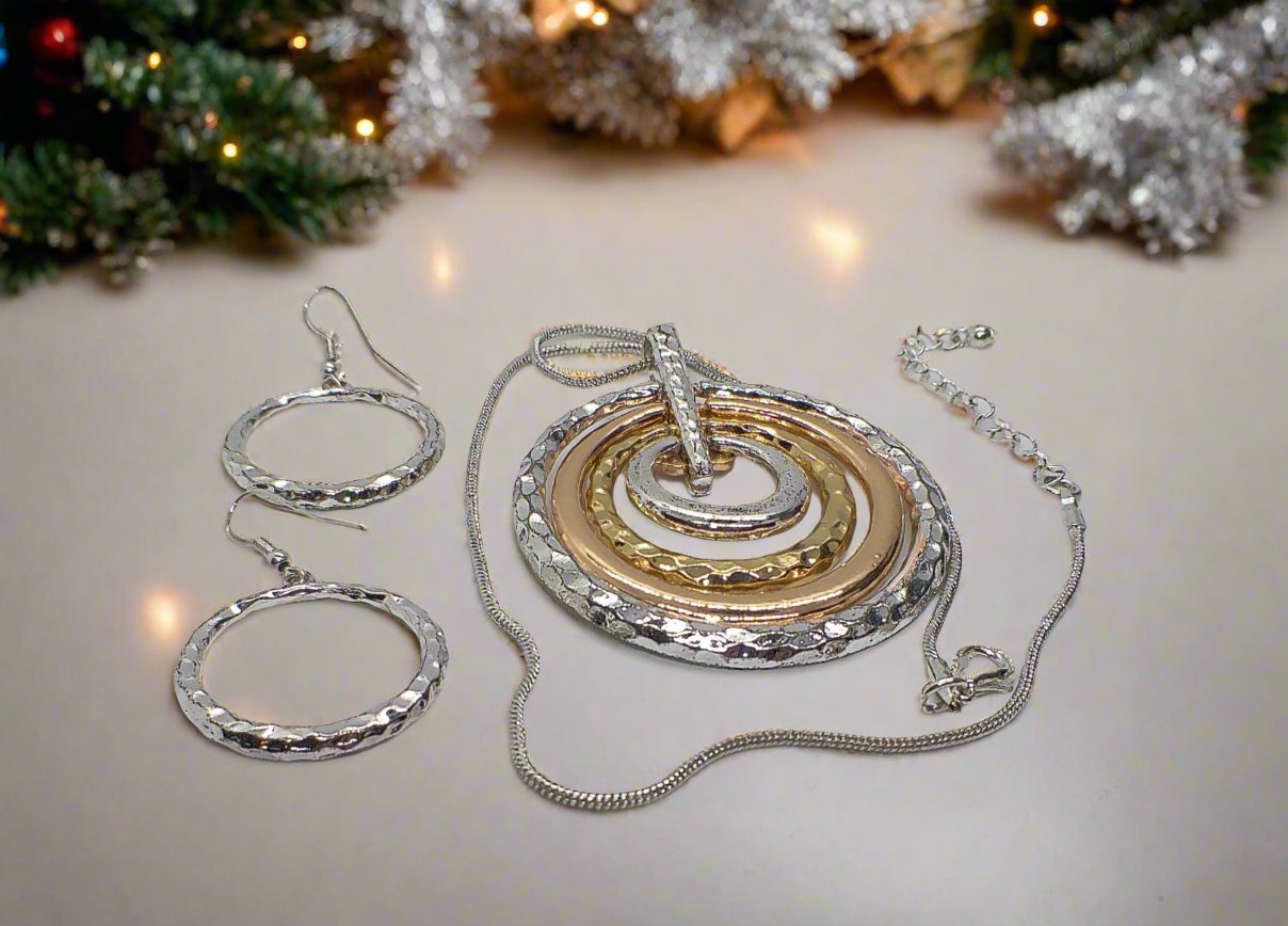 Fantastic Hammered Circles Necklace Set