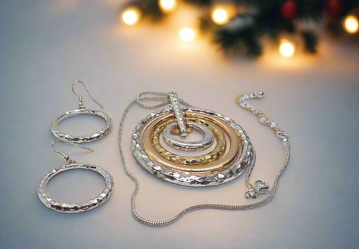 Fantastic Hammered Circles Necklace Set