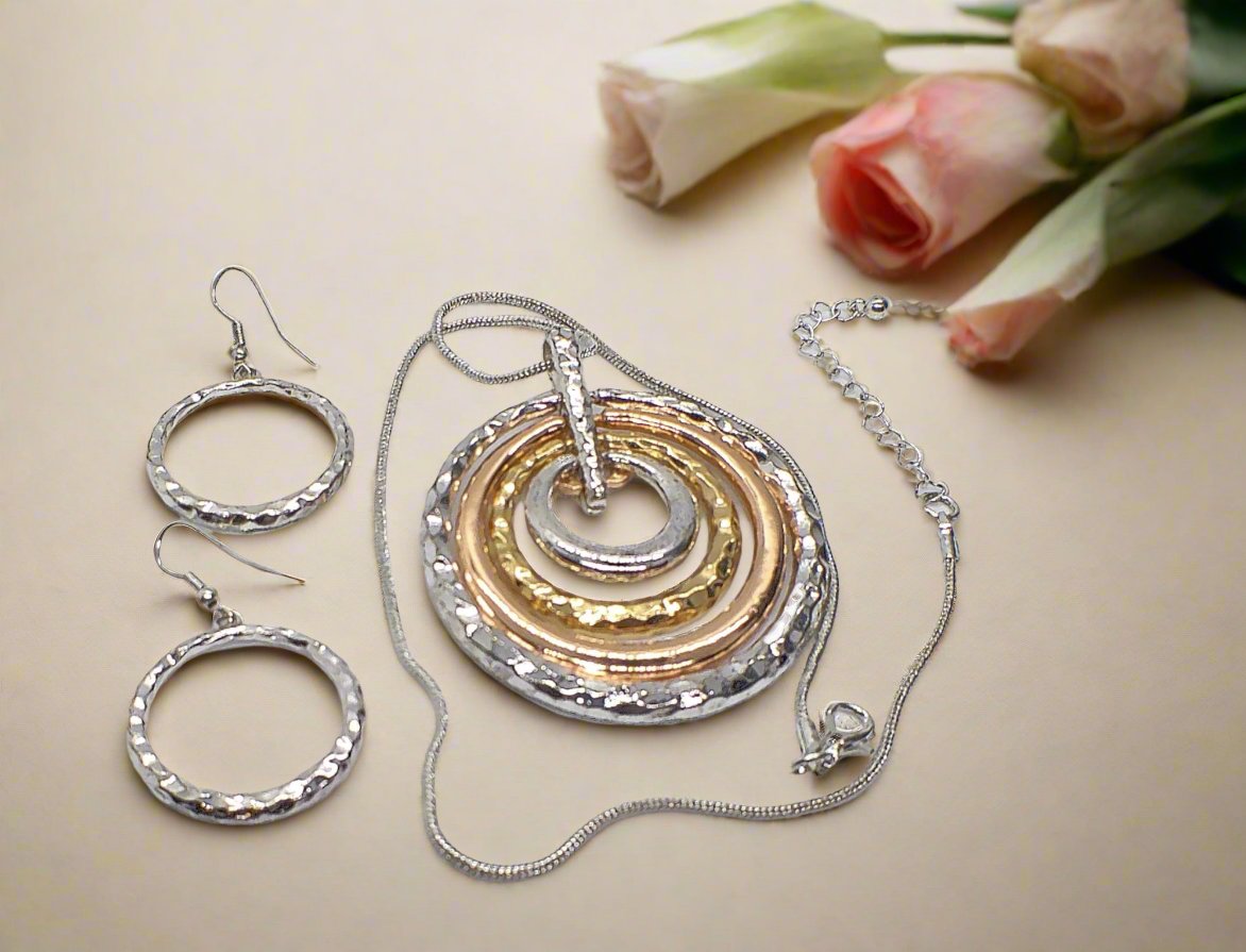 Fantastic Hammered Circles Necklace Set