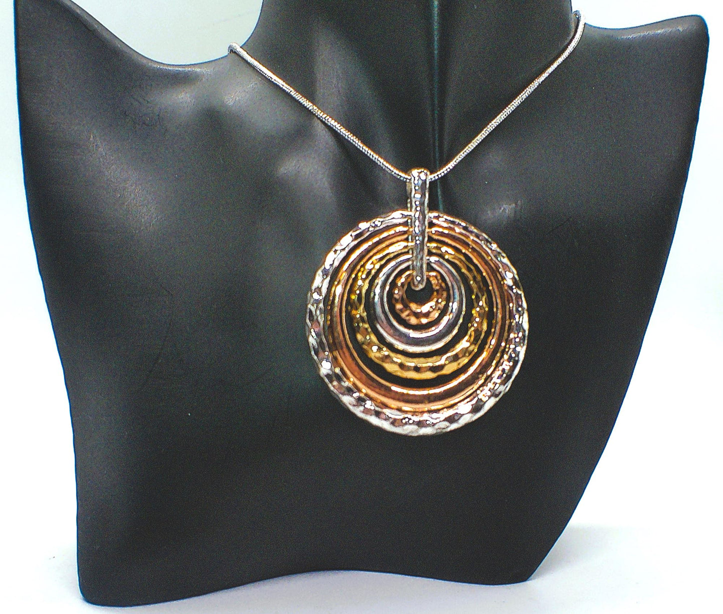 Fantastic Hammered Circles Necklace Set