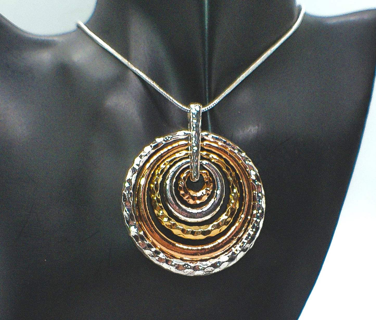 Fantastic Hammered Circles Necklace Set