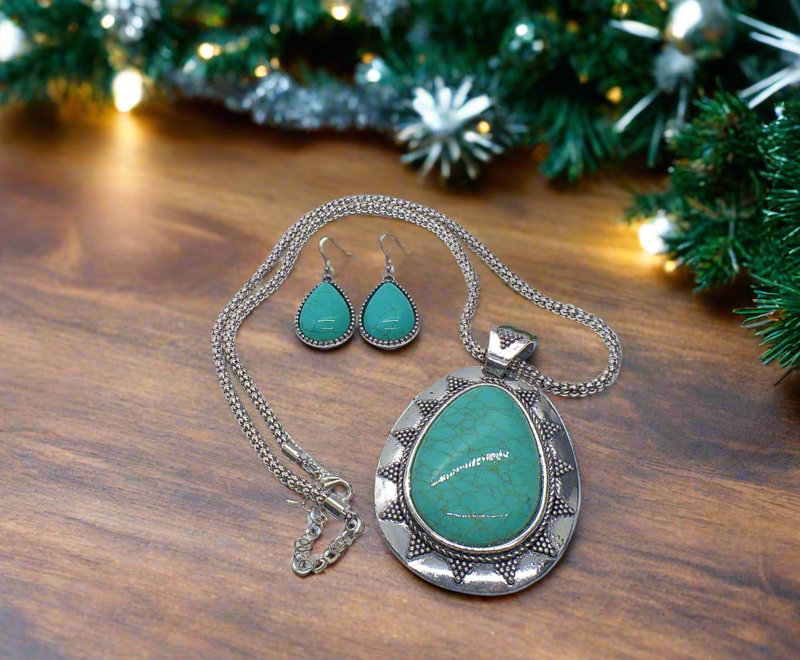 Marvelous Teardrop Turquoise Necklace Set