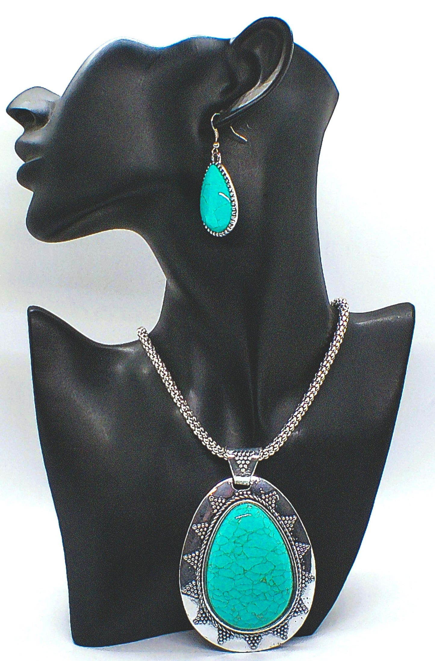 Marvelous Teardrop Turquoise Necklace Set