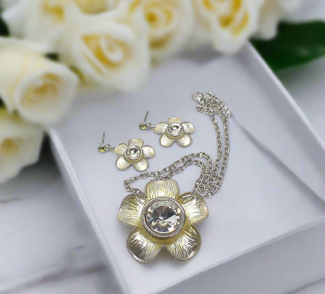 Lovely Yellow Flower Necklace Set