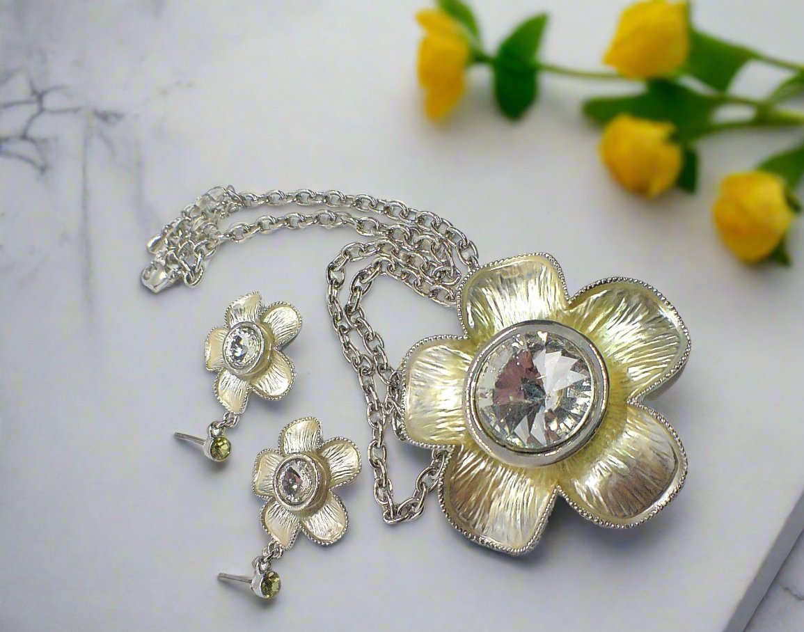 Lovely Yellow Flower Necklace Set