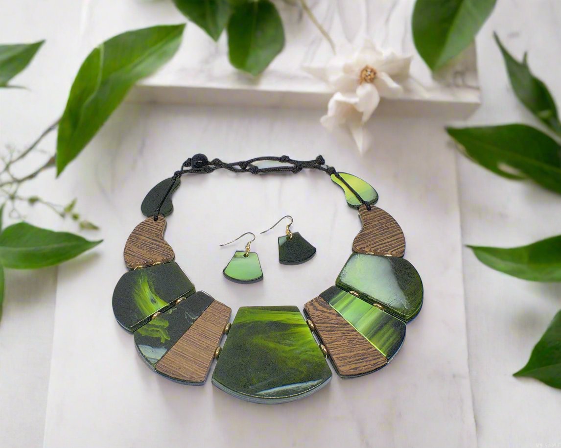 Fantastic Green and Gold Graduated Necklace Set