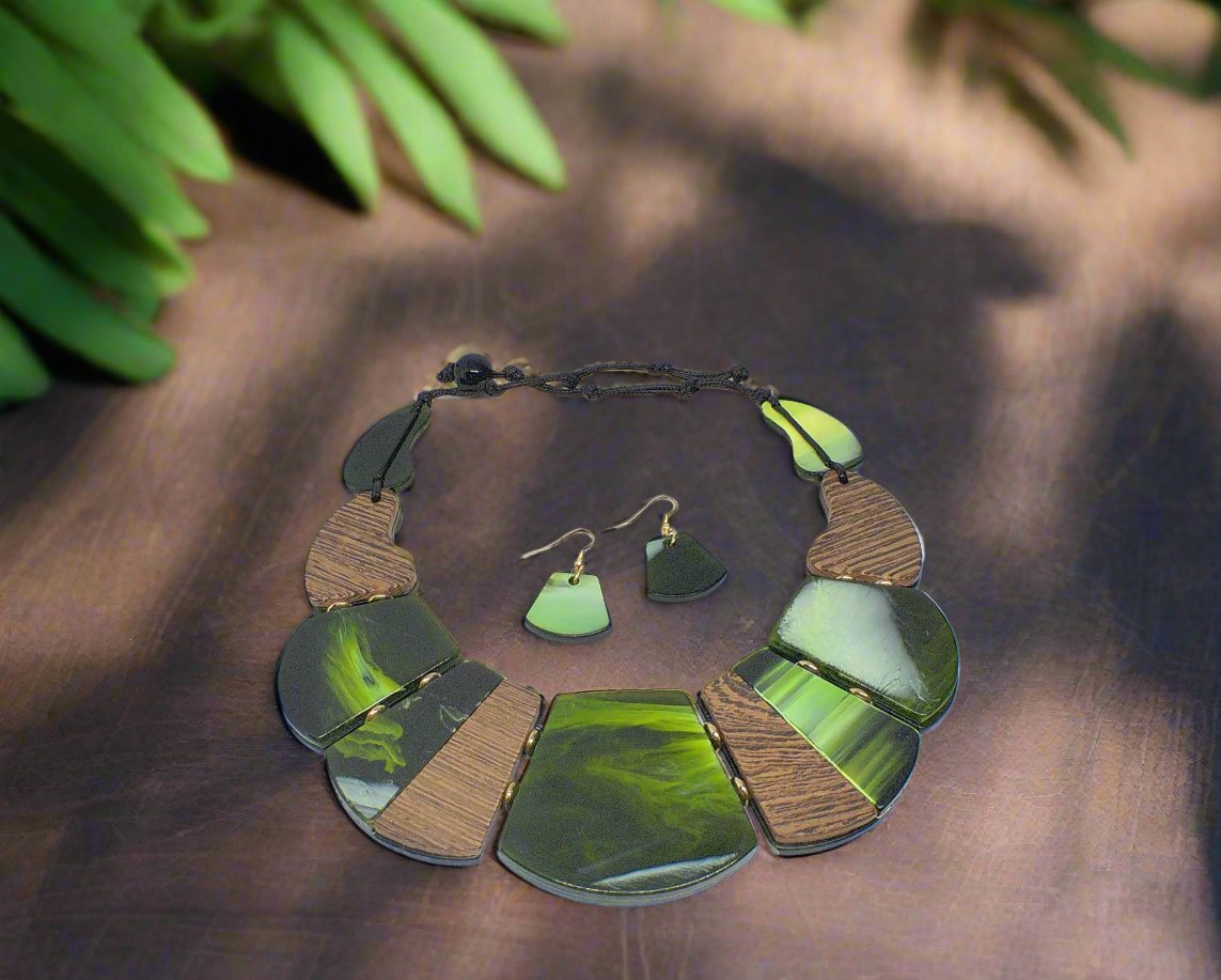 Fantastic Green and Gold Graduated Necklace Set