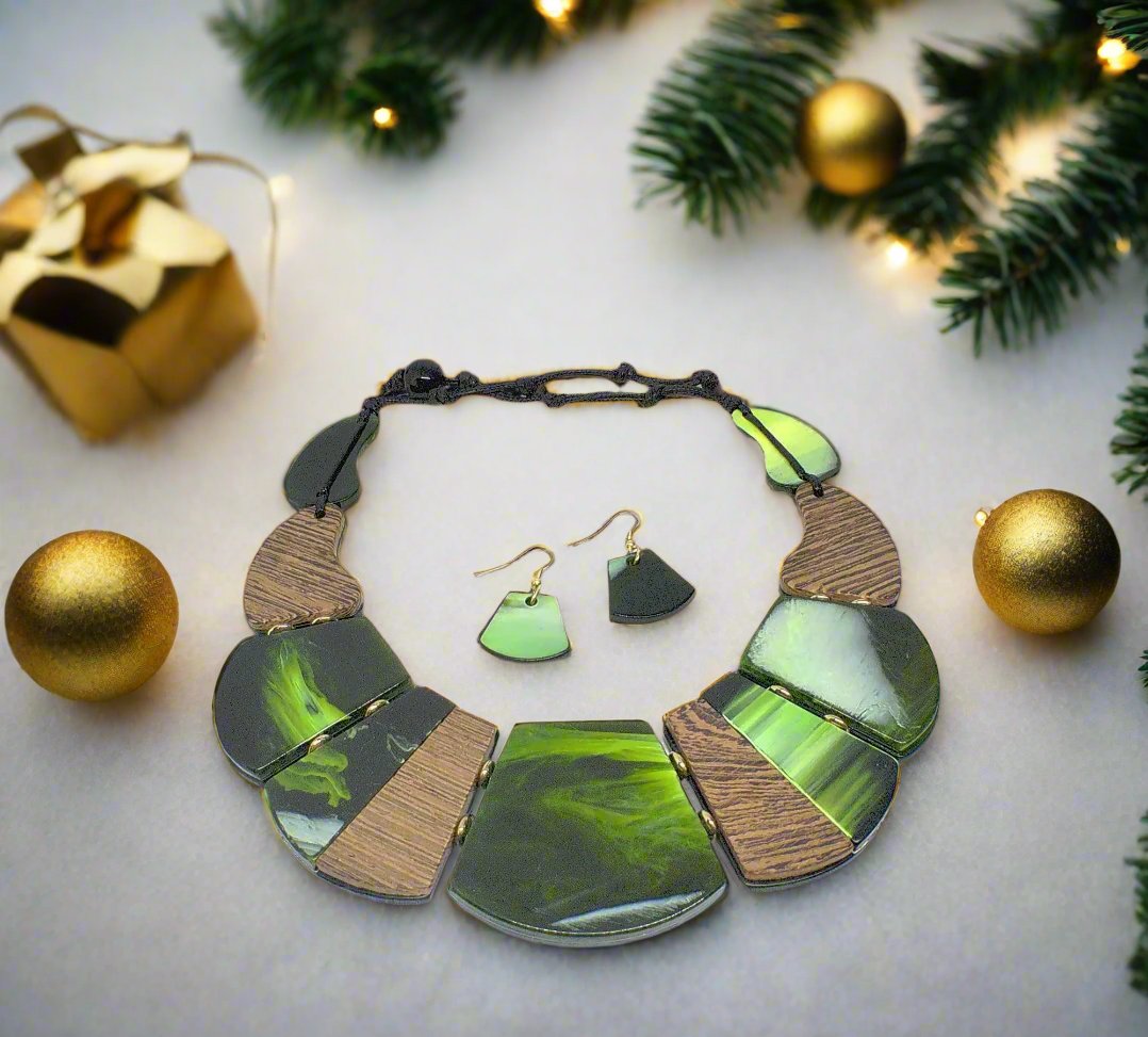 Fantastic Green and Gold Graduated Necklace Set