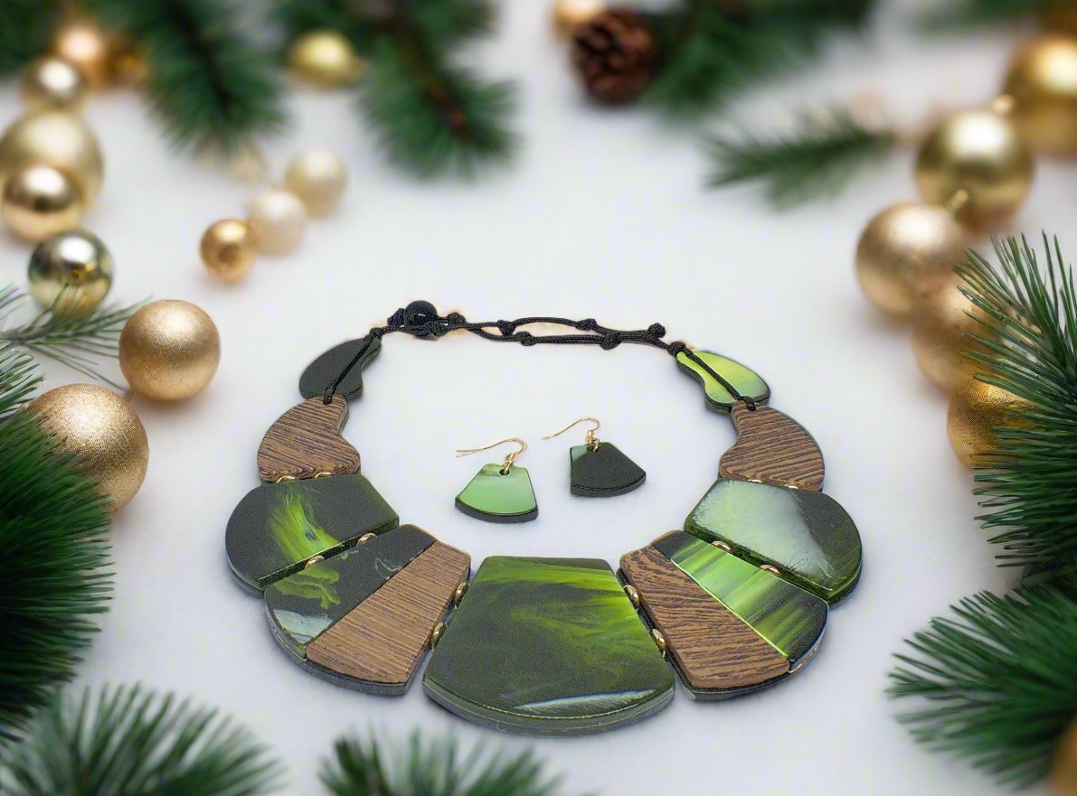 Fantastic Green and Gold Graduated Necklace Set