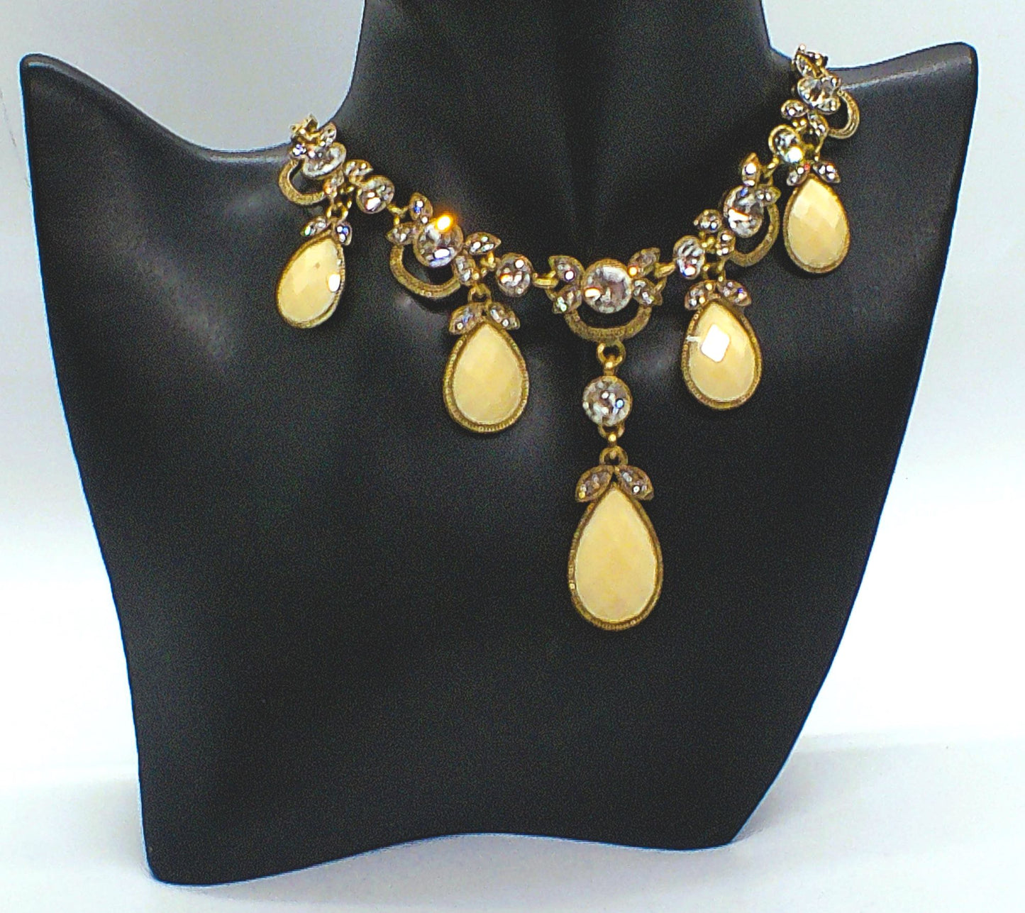 Stunning Teardrop Necklace Set