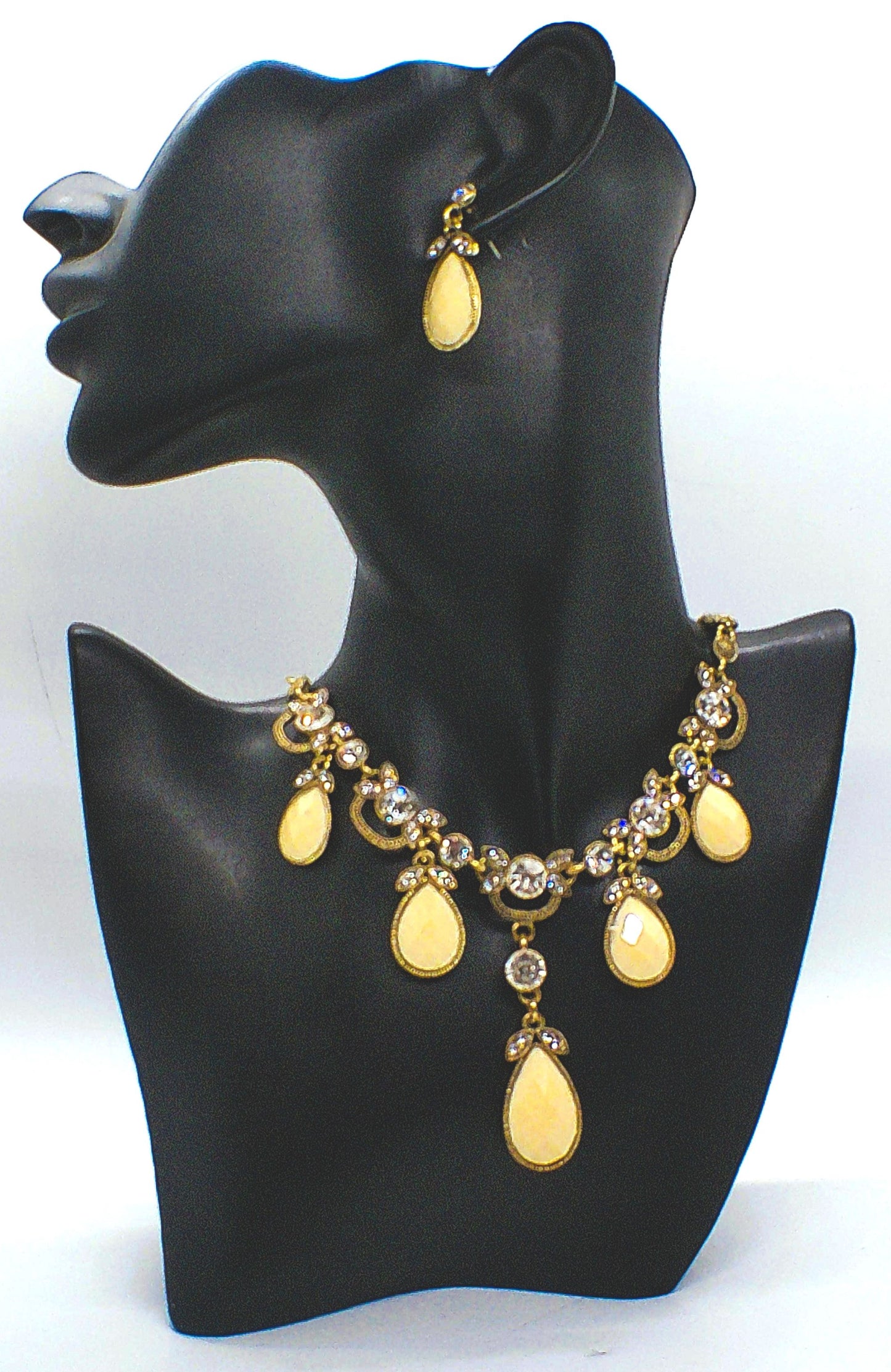 Stunning Teardrop Necklace Set