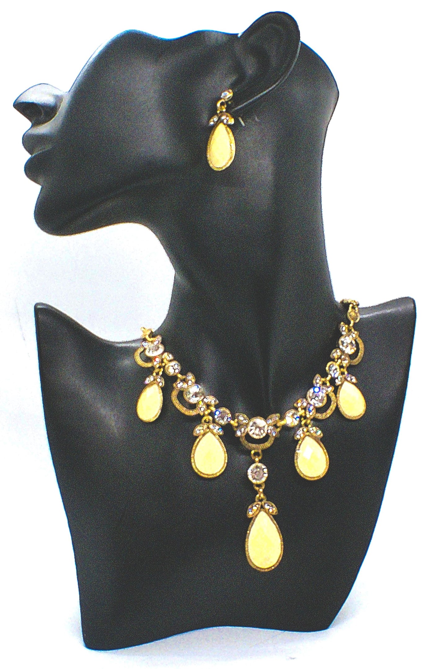 Stunning Teardrop Necklace Set