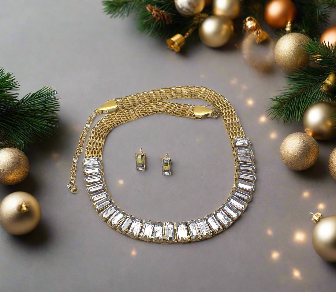 Lovely Rhinestones and Gold Necklace Set