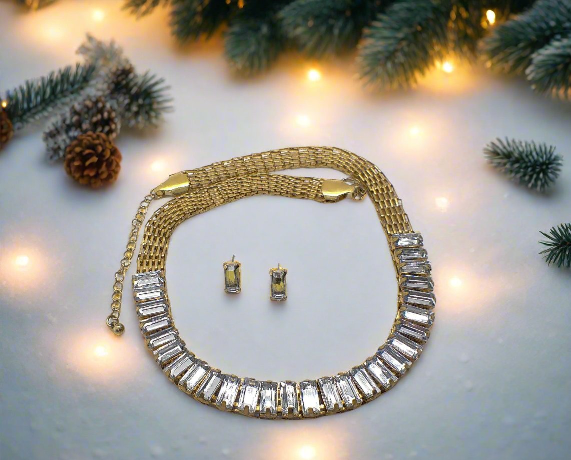 Lovely Rhinestones and Gold Necklace Set