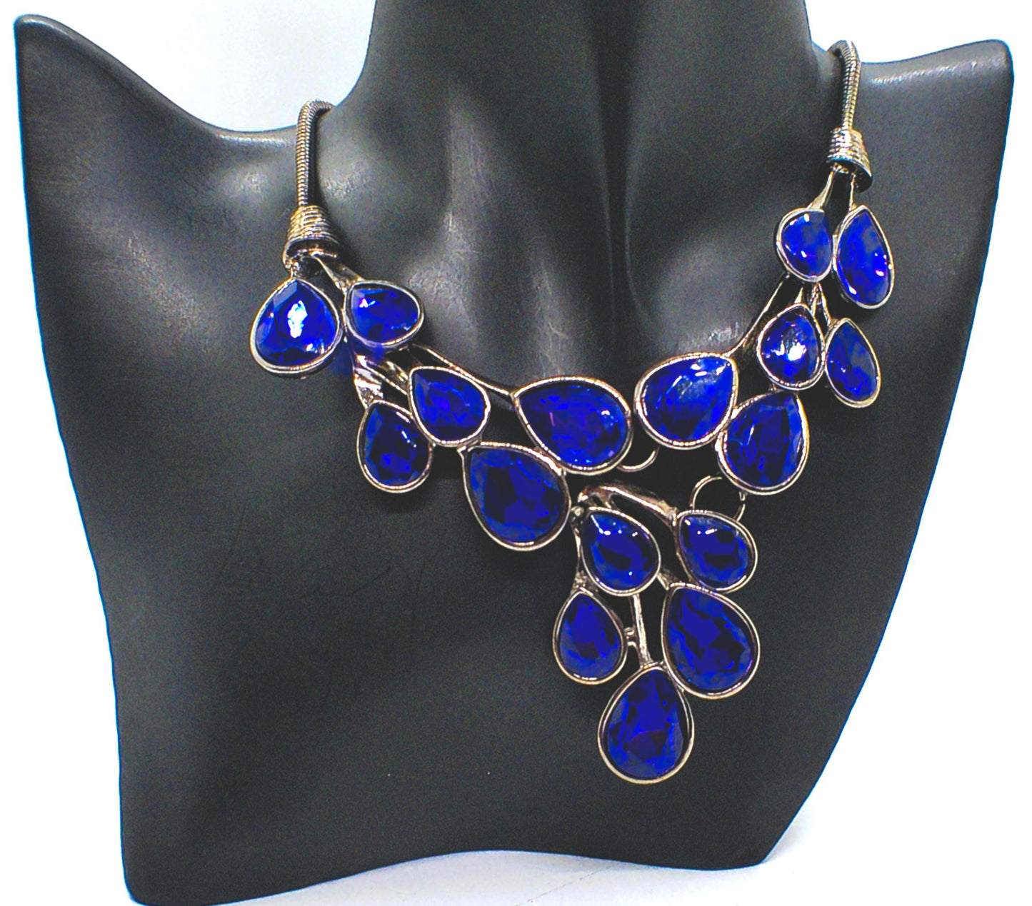 https://www.artistryjewelry.net/products/ravishing-colbalt-blue-teardrop-necklace