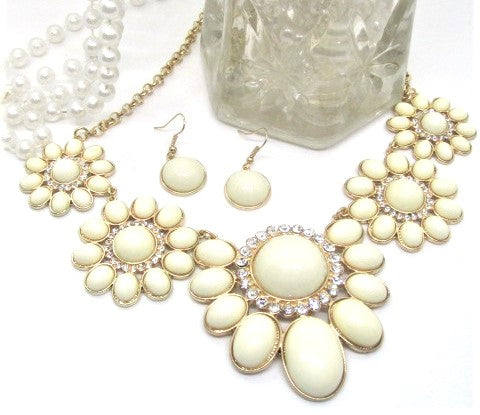 Ivory Flowers Galore Necklace Set