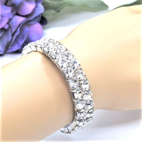 https://www.artistryjewelry.net/products/rhinestone-covered-bracelet