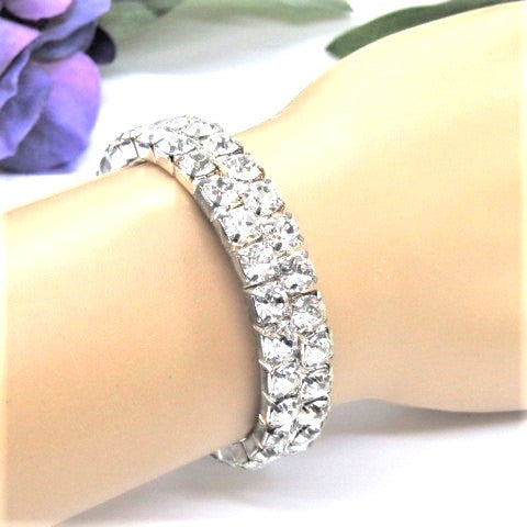 https://www.artistryjewelry.net/products/rhinestone-covered-bracelet