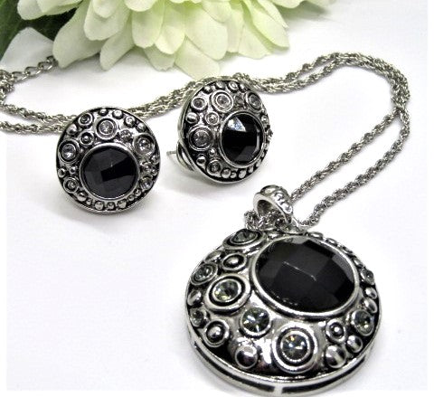 Elegant Black and Silver Necklace Set