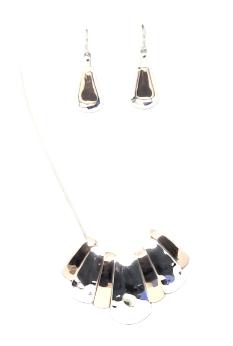 Lovely Metal Fan Necklace Set