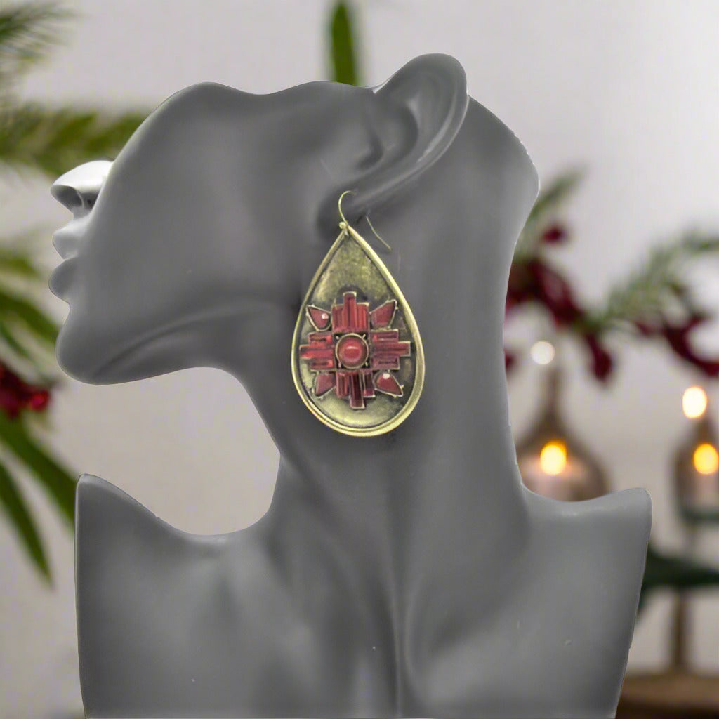 https://www.artistryjewelry.net/products/gorgeous-golden-teardrop-earrings