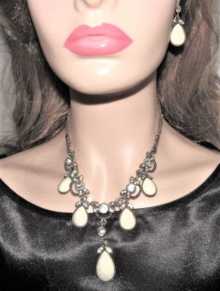 Stunning Teardrop Necklace Set