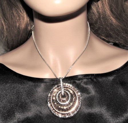 Fantastic Hammered Circles Necklace Set