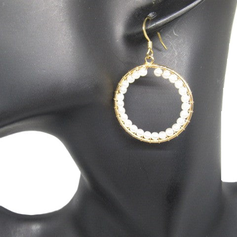 https://www.artistryjewelry.net/products/lovely-pearl-hoops-earrings