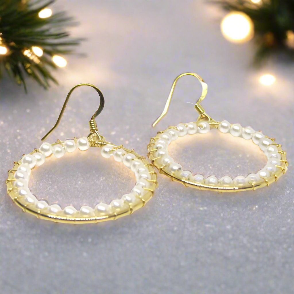 https://www.artistryjewelry.net/products/lovely-pearl-hoops-earrings