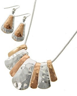 Lovely Metal Fan Necklace Set