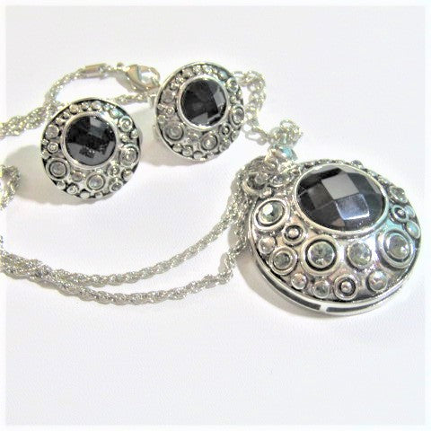 Elegant Black and Silver Necklace Set