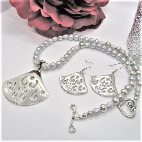 Silver Beauty Necklace Set