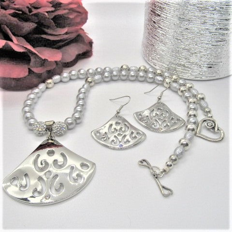 Silver Beauty Necklace Set