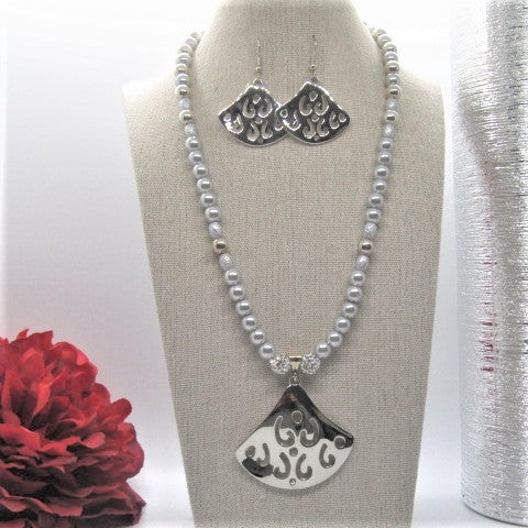 Silver Beauty Necklace Set