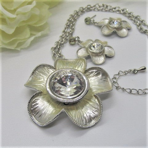Lovely Yellow Flower Necklace Set