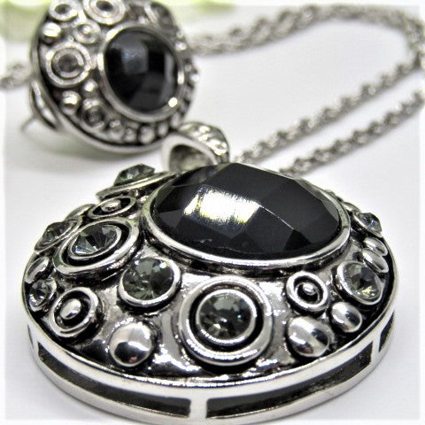 Elegant Black and Silver Necklace Set