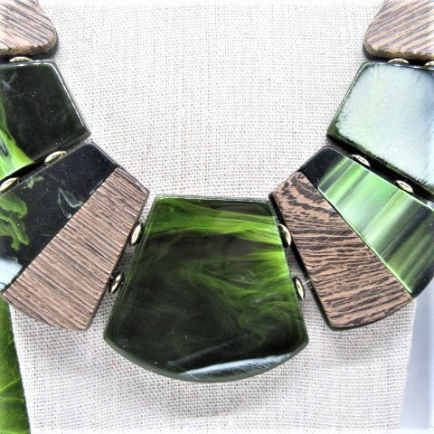 Fantastic Green and Gold Graduated Necklace Set