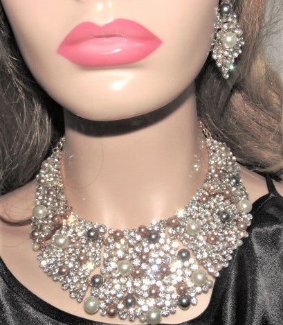 Gorgeous Pearls and Rhinestones Necklace Set